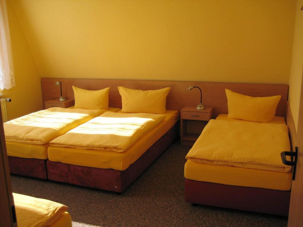 Hotel Gesellschaftshaus Bergen Auf Rugen Δωμάτιο φωτογραφία