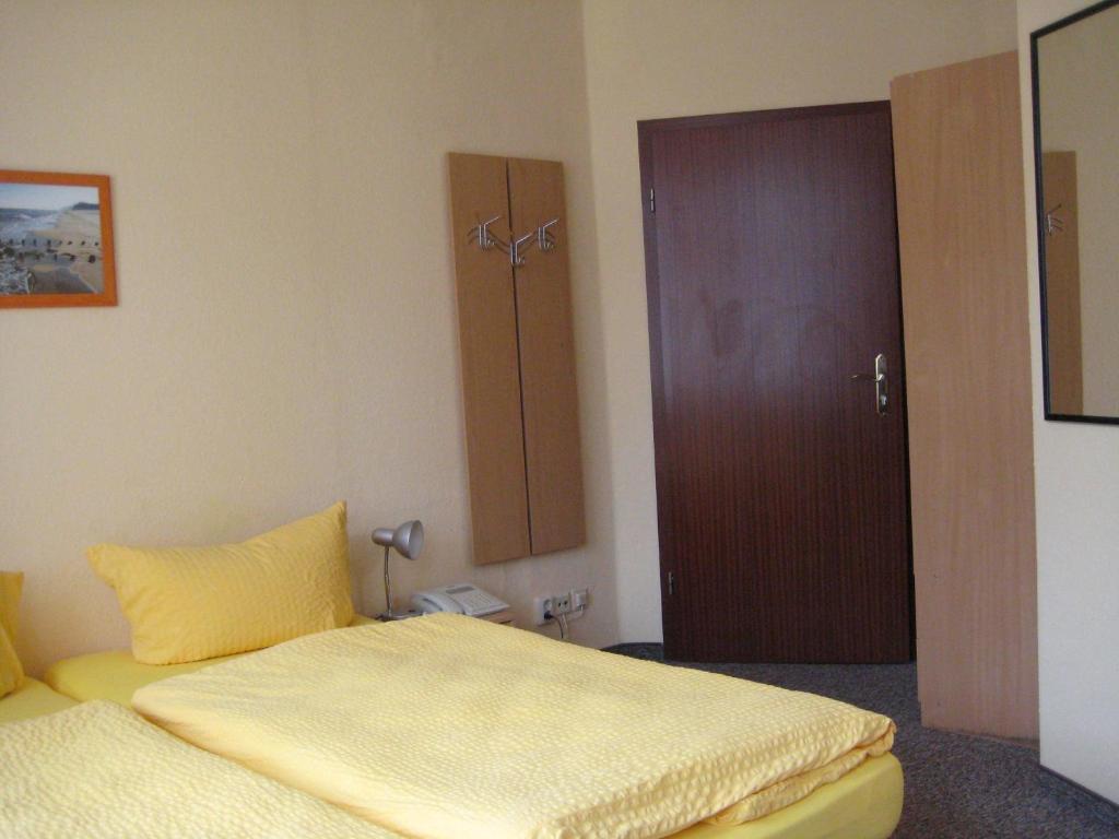 Hotel Gesellschaftshaus Bergen Auf Rugen Δωμάτιο φωτογραφία